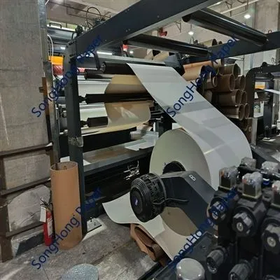 Fulls de cartró blanc reciclables