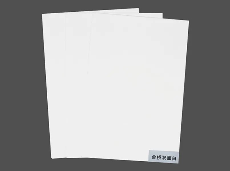 Tauler de paper blanc per a productes de cartró blanc recobert i envasat
